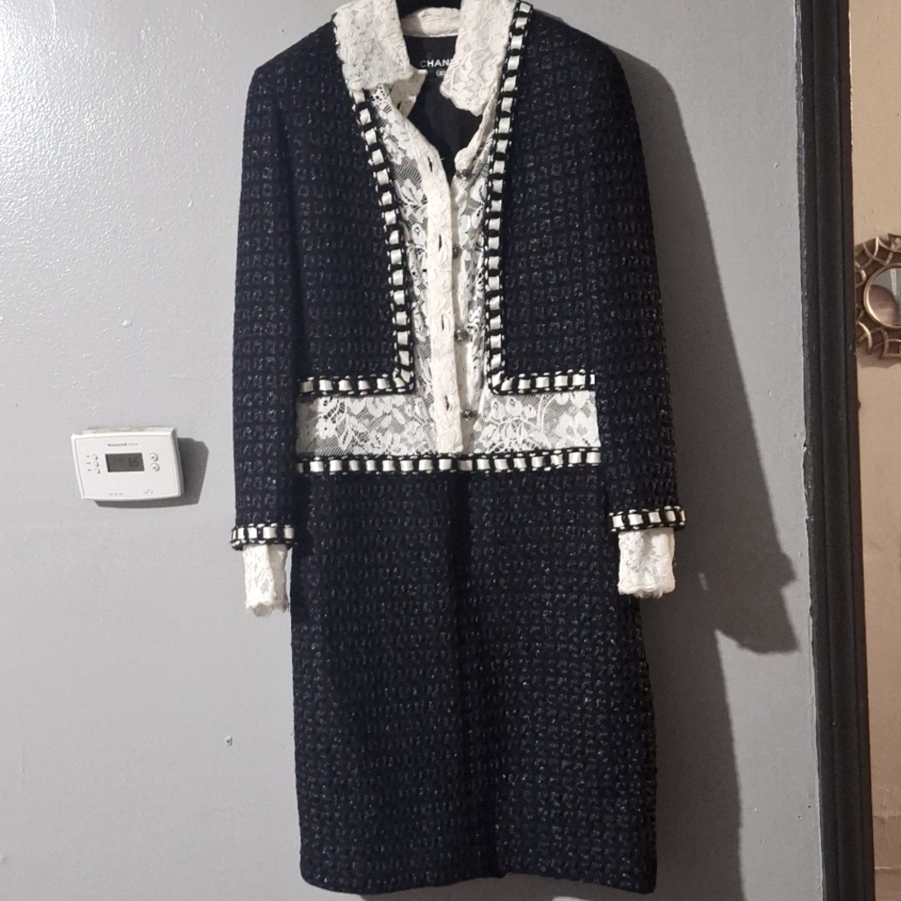 Chanel dress suit top of the line with lace black and white size 38
